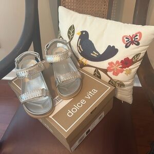 Dolce Vita Women’s Silver Sandals!  Super cute! Never worn! Size 7.5.